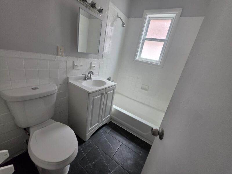 381 Leslie St, Newark, NJ 07112