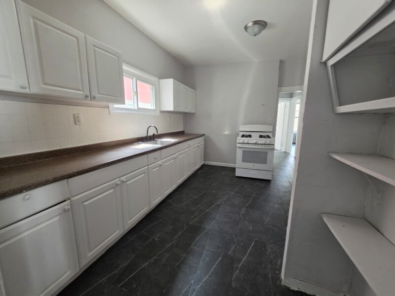 381 Leslie St, Newark, NJ 07112