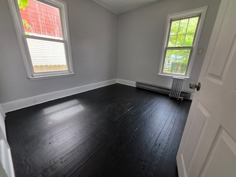 381 Leslie St, Newark, NJ 07112