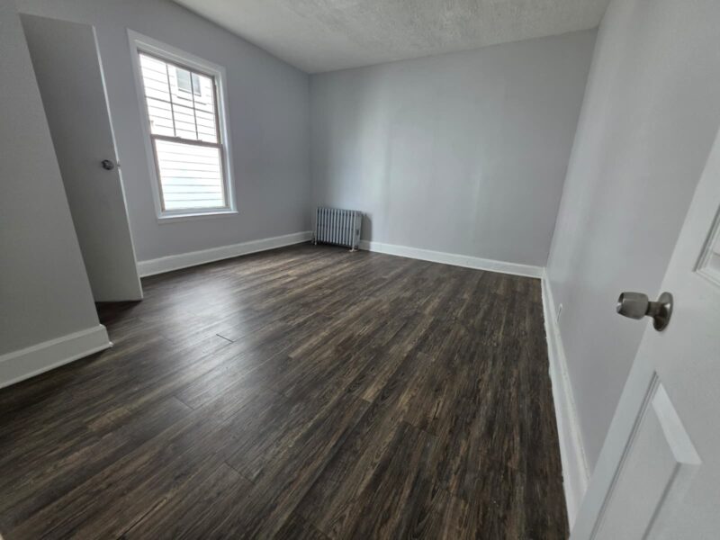 381 Leslie St, Newark, NJ 07112