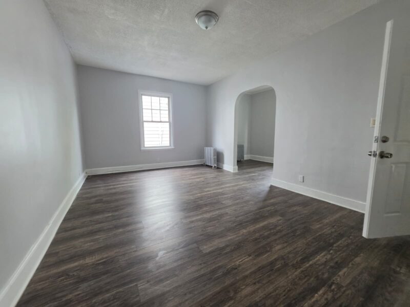 381 Leslie St, Newark, NJ 07112