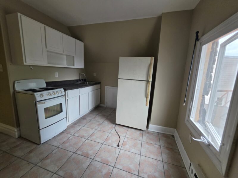 381 Leslie St, Newark, NJ 07112